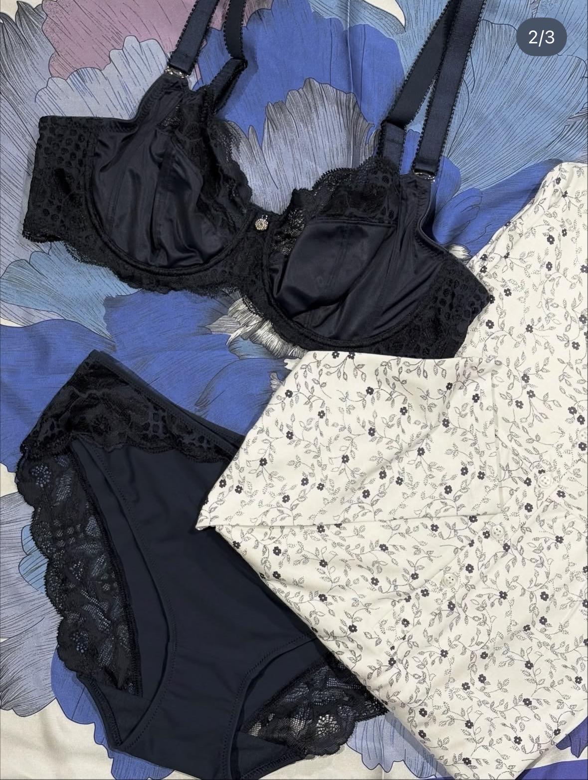 existe marine, rouge, noir
